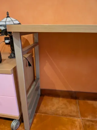 Escritorio madera y metal