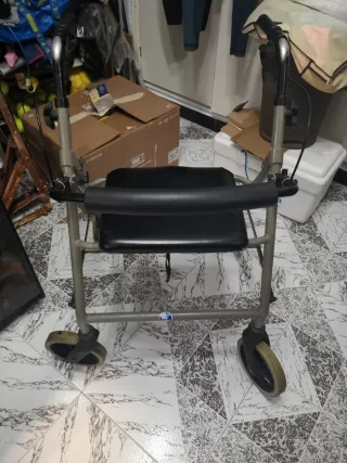 Andador para mayores con asiento