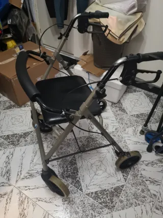Andador para mayores con asiento
