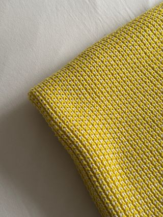 Manta Zara Home Amarilla y Blanca