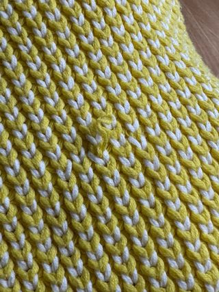 Manta Zara Home Amarilla y Blanca