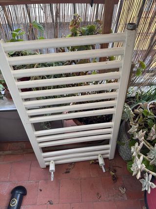 Radiador toallero blanco metal