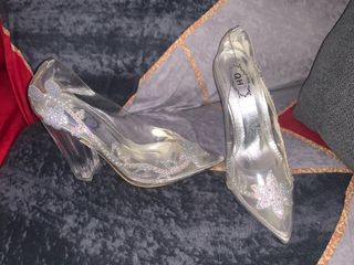 Zapatos de novia transparentes con pedrería