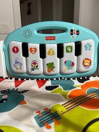 Alfombra Actividades Fisher Price Kick & Play