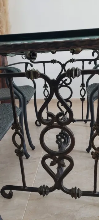 Mesa Forja y Cristal + 4 Sillas