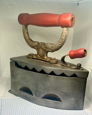 Plancha de carbón antigua