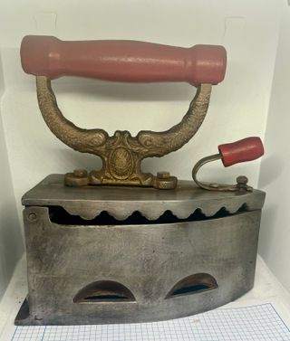 Plancha de carbón antigua