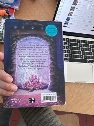 El regreso de la Hechicera (La tierra de la his...