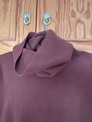 Jersey marrón cuello alto