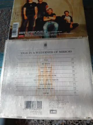 2 CDs Nickelback y Vigil in a Wilderness of Mirror