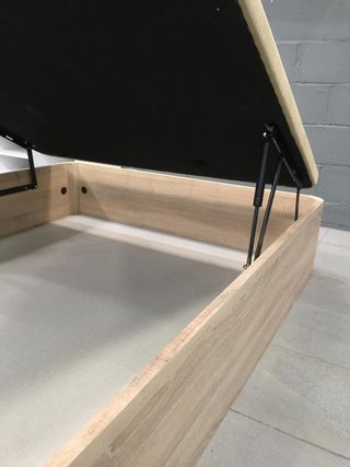 Canapé abatible de madera color cambria