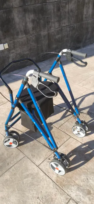 Andador , caminador,vtaca taca azul con asiento y