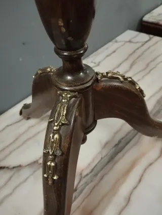 Mesita auxiliar antigua con tapa de mármol