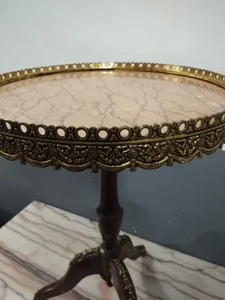 Mesita auxiliar antigua con tapa de mármol