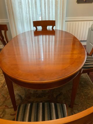 Mesa de comedor de cerezo