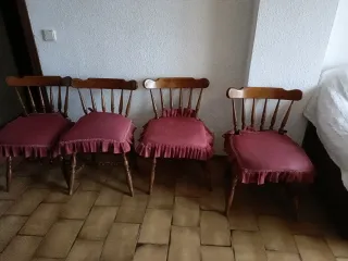 Juego de 4 sillas de comedor de madera