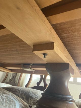 Mesa de comedor de cristal y madera sin sillas