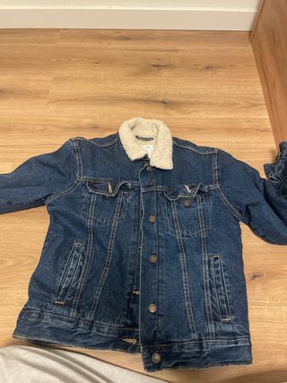 Chaqueta vaquera Pull and Bear con forro