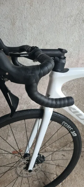 Bicicleta de carretera Ridley blanca