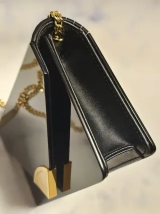 Borsa Michael Kors clutch nera con dettagli oro