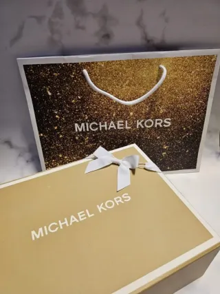 Borsa Michael Kors clutch nera con dettagli oro