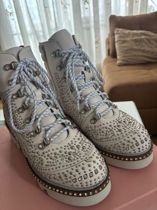 Botas Alma en Pena Blancas con Tachuelas