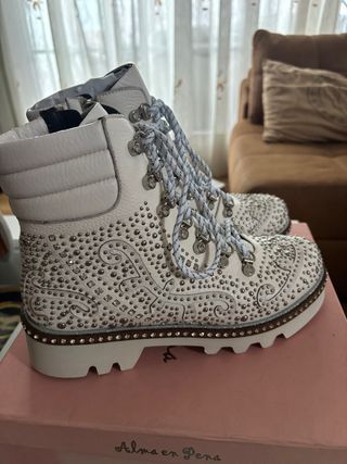 Botas Alma en Pena Blancas con Tachuelas
