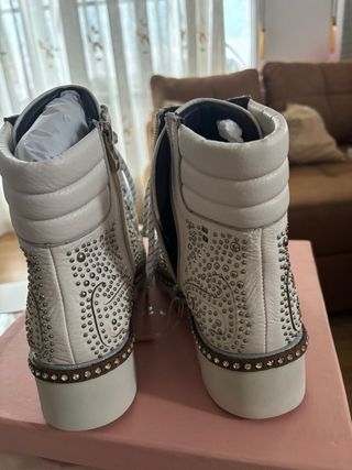 Botas Alma en Pena Blancas con Tachuelas
