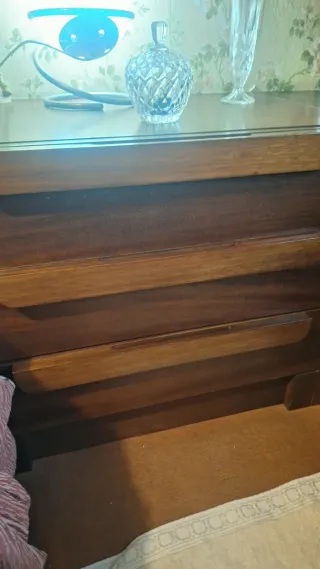 Móvel de Quarto em madeira de mogno