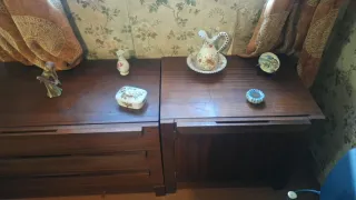 Móvel de Quarto em madeira de mogno