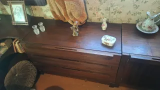 Móvel de Quarto em madeira de mogno