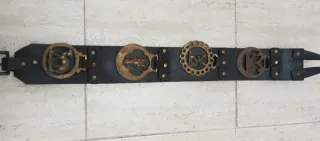 Correa de cuero para caballos con adornos