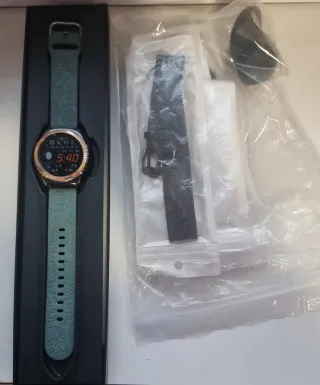 Samsung Galaxy Gear S2 con accesorios