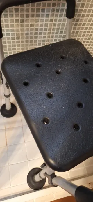 Silla de ducha con asiento y respaldo