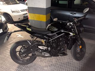 Triumph Street Triple RS Negra