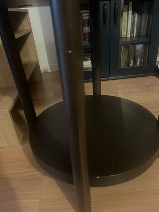 Mesa auxiliar salón Listerby Ikea madera oscura