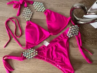 Bikini Fucsia con Pedrería
