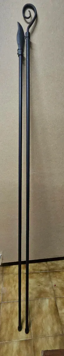 2 Barras cortina forja negra pica y espiral. C/u 8