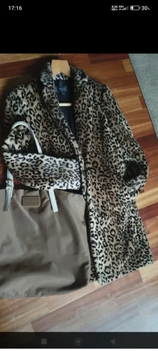 Abrigo leopardo Mango