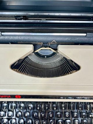 Máquina de escribir Olympia Alphamatic Vintage