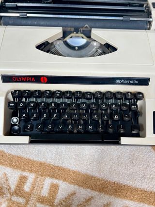 Máquina de escribir Olympia Alphamatic Vintage