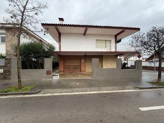 Servicios de albañilería: muros y revoques