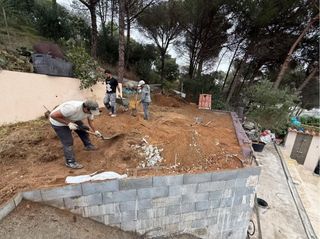 Servicios de albañilería: muros y revoques