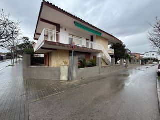 Servicios de albañilería: muros y revoques