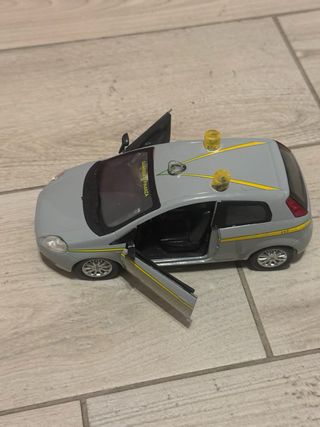 Fiat Grande Punto Guardia di Finanza 1/24