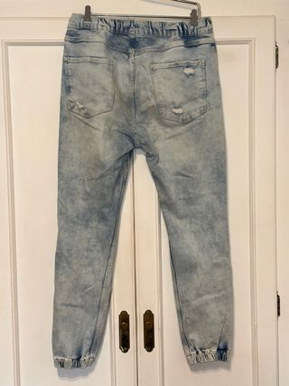 Pantalón vaquero Bershka roto