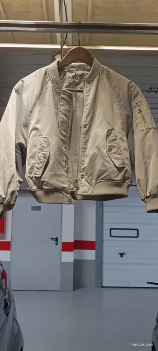 Cazadora Zara niña beige Talla M
