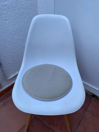 5 Sillas Blancas Estilo Moderno