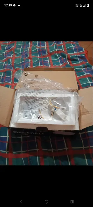 Applique TEHNICO bianca nuova