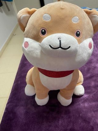 Dos peluches de perro Shiba Inu